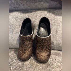 Dansko Intricate Brown Leather Clogs Size 7